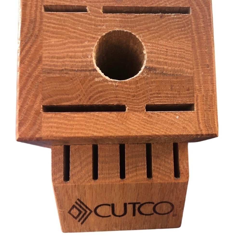 CUTCO Oak Wood Knife Block 9 Slots Plus Sharpener Logo 6” H 8”D X4”W Rubber Feet